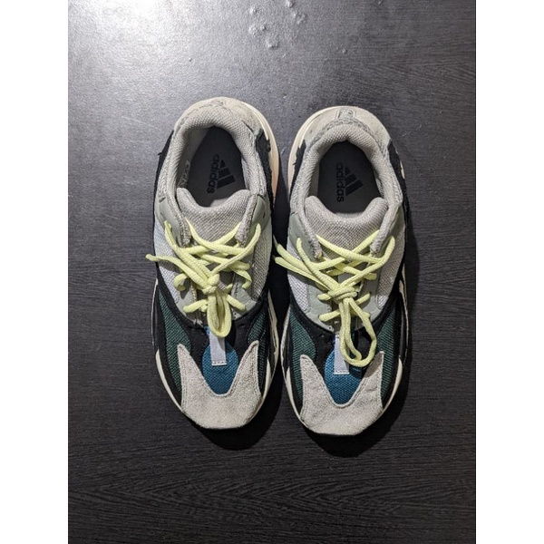 sepatu second yeezy 700