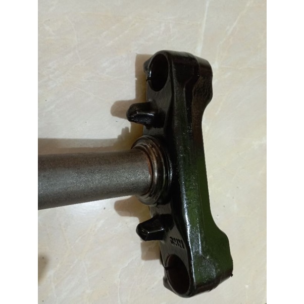 SEGITIGA SHOCKBREAKER DEPAN BEAT KARBU 2008 2009 SPAKBOR BAWAH ORI