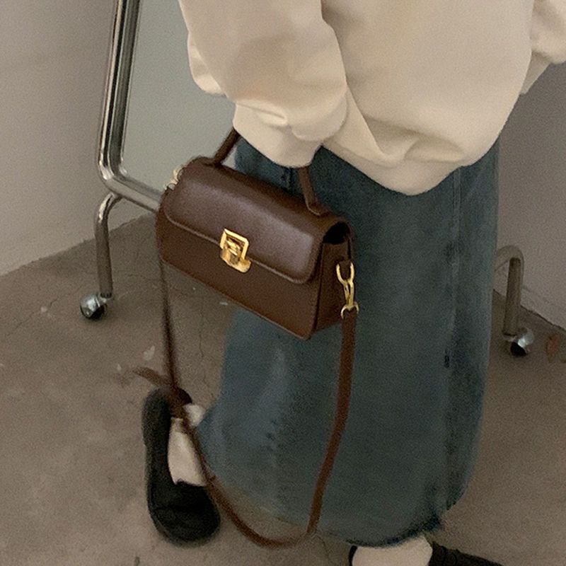 Red Retro tas tangan tas wanita 2022 musim dingin baru trendi fashion Messenger tas Korea niche all-match in Messenger tas