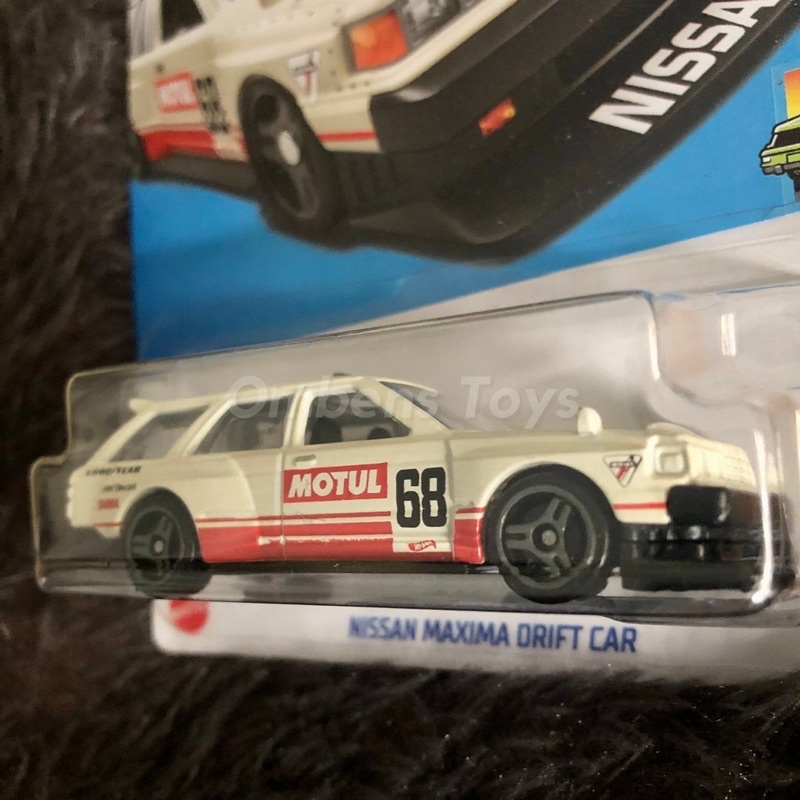 Hot Wheels Nissan Maxima Drift Car Putih