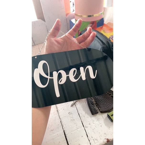

Open Closed Sign in acrylik Timbul / Stiker Cuting (Bolak balik ) - dasar hitam Stiker Cuting
