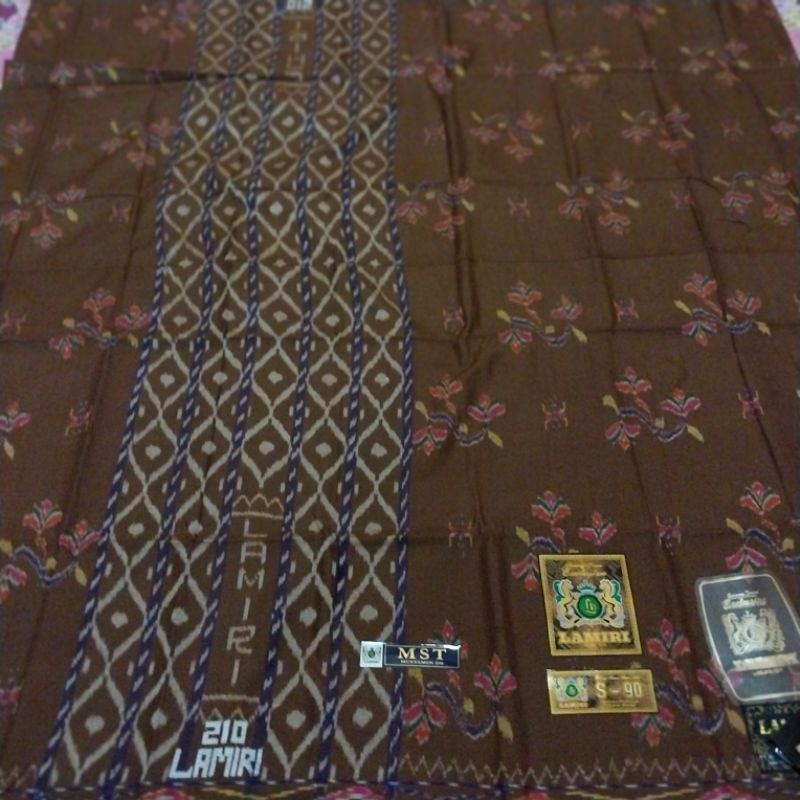 sarung pria sarung sutra asli sarung lamiri sarung laki laki sarung sutra100% pakaian muslim