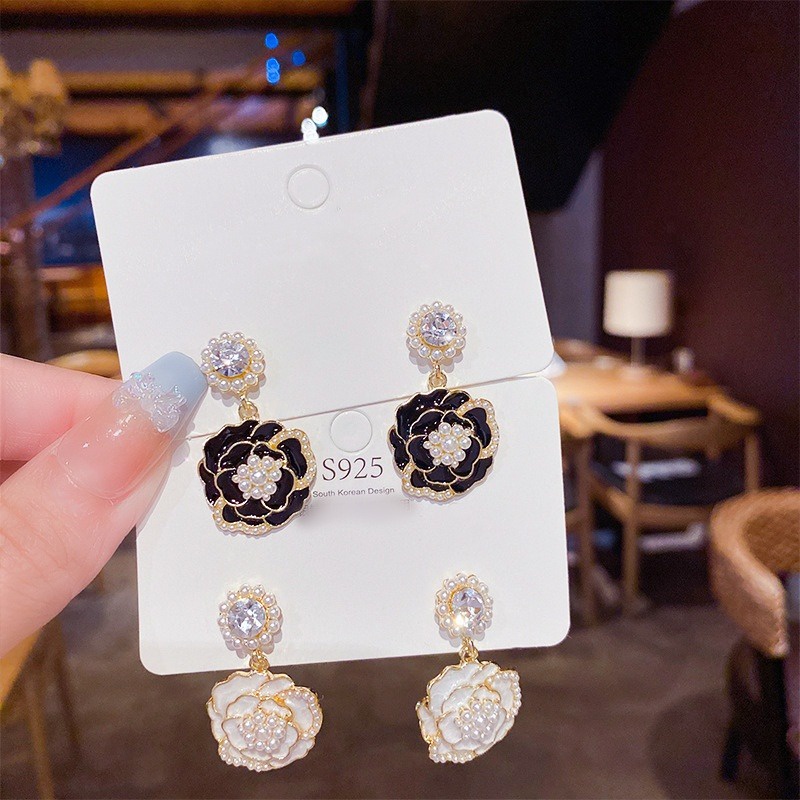 HBS 152 Anting Wanita Tusuk Bunga Hias Kristal Women Earrings Korea Aksesoris Fashion