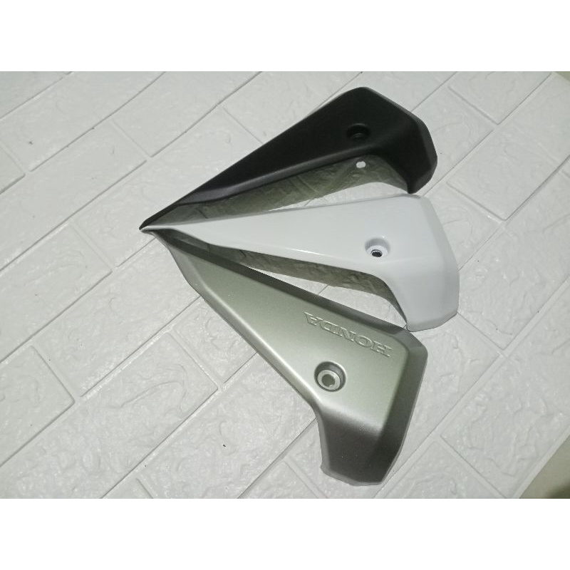 Garnish Cover Muffler dan Air Cleaner  vario 160