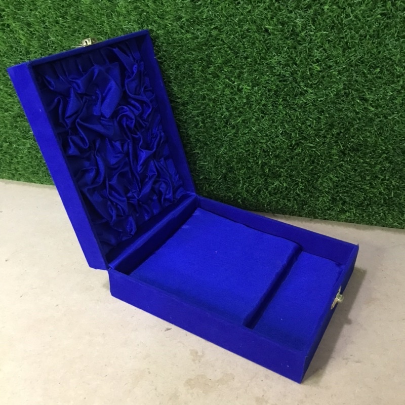 

BOX BELUDRU UKURAN dalam 21x16 Box Plakat