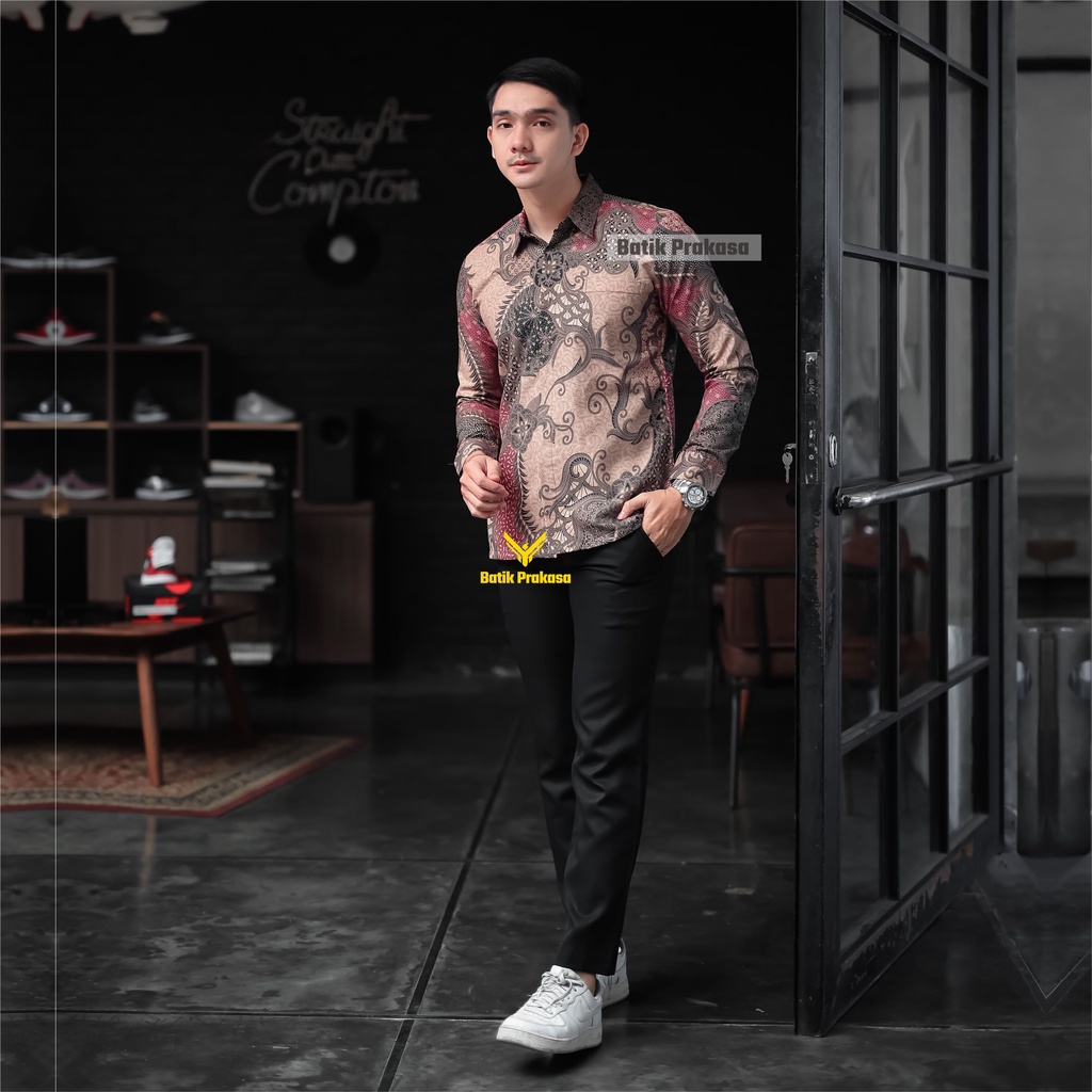 Kemeja Batik Prakasa Motif Akral Wikan Slimfit Lengan Panjang Batik Solo