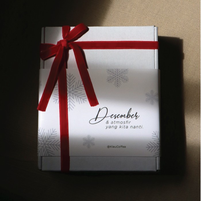 

Desember & Atmosfir Yang Kita Nanti - Hampers Natal / Kado Tahun Baru