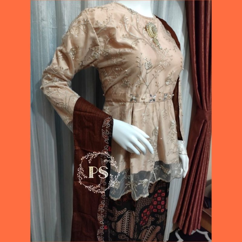 [BIG SALE] - BASEERA SET COUPLE KEBAYA BROKAT EKSLUSIF MUTIARA//BAJU SARIMBIT WANITA KOMBINASI MUTIARA MATERIAL FULL BROKAT//SET WISUDA LAMARAN KONDANGAN KEKINIAN TERBARU READY JUMBO XXL BANTING HARGA