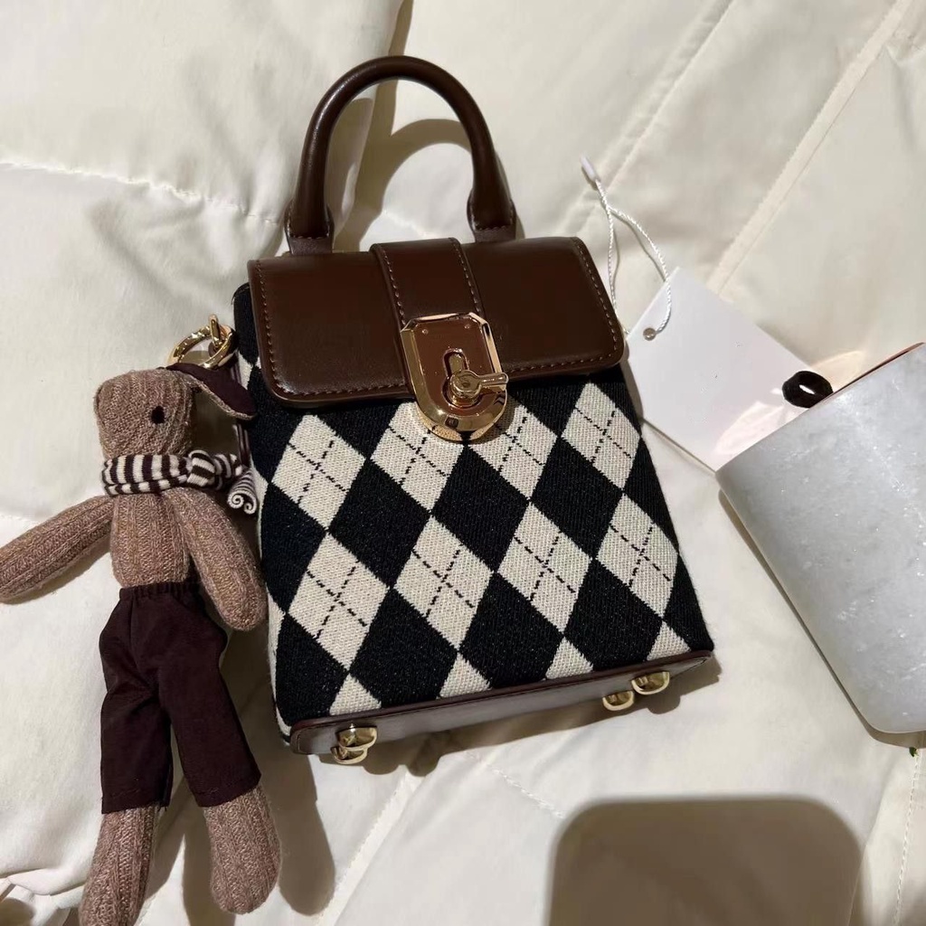 Red Kelinci Pelunasan Portable Musim Gugur dan Musim Dingin All-Match 2022 Tas Baru Wanita Genggam Single Bahu Messenger Lingge Kecil tas Ponsel