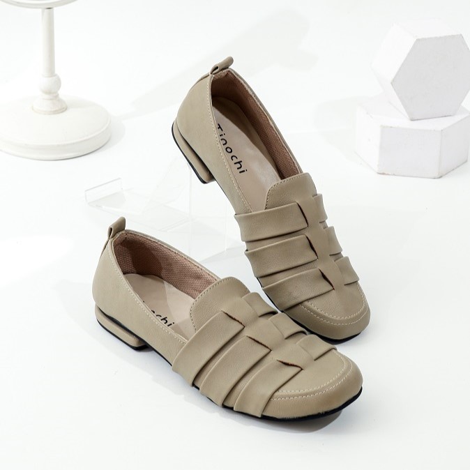 Sepatu Loafers Wanita Big Size / Sepatu Loafers Korean Style / Sepatu Kulit Sintetis Hitam Flat Wanita TINOCHI AMMY