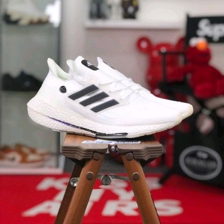 Adidas Ultraboost 2021 &quot;White Black&quot;