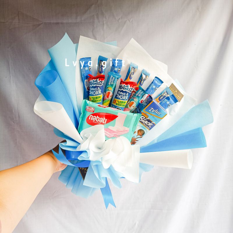 (SNACK 0003) Lvya.gift Buket snack putih biru | Buket snack tema biru | Buket biru | | Buket snack wisuda | Buket snack ulang tahun | Buket anniversary | Buket hari guru | Buket hari ibu | hadiah wisuda | kado ulang tahun