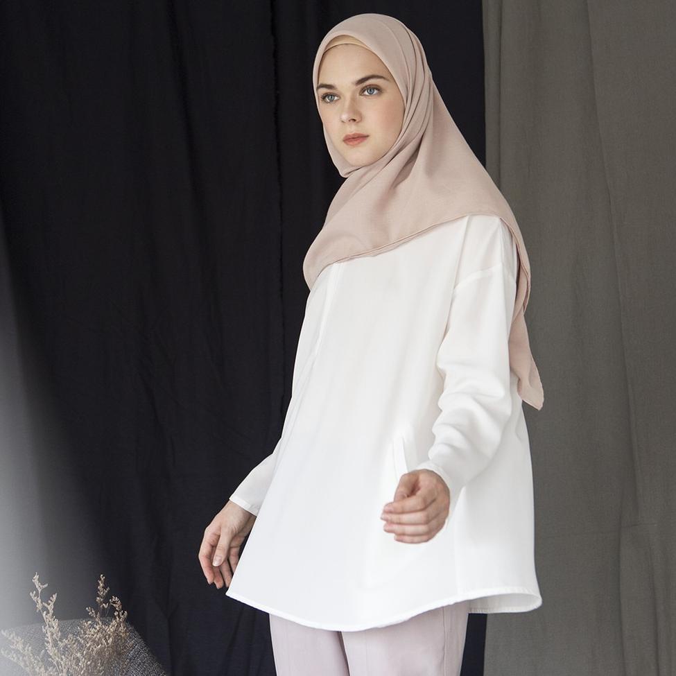 ATG.18Ja23ᴿ ‑ Basic Top by Aska Label - Basic blouse kantor lengan panjang busui friendly warna Puti