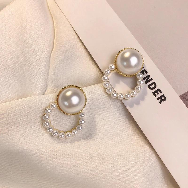 Anting Mutiara Tusuk Wanita Setengah Lingkaran Aksesoris Manik Korea