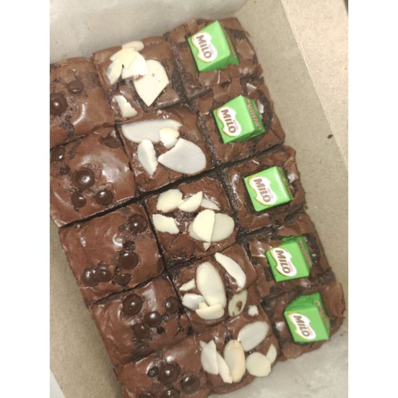 

Brownies Toping Milo Almond chocochips