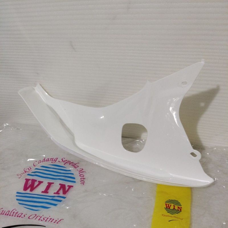 Legshield Leksil Luar Kiri Putih Honda Grand WIN