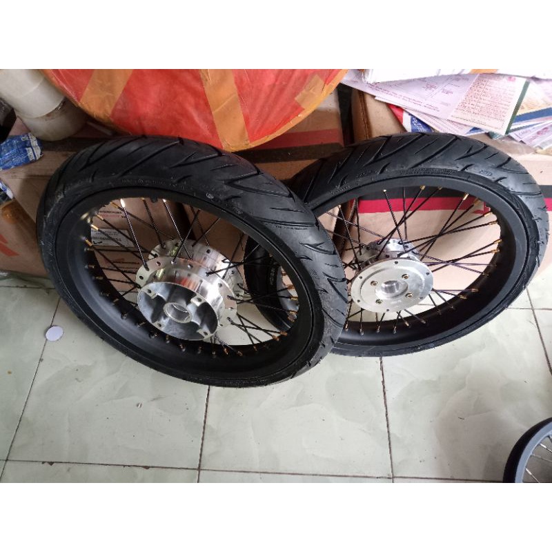 velg Honda Megapro mono DD tapak lebar 250/215x17 plus ban