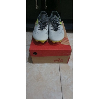sepatu bola specs alpha pro