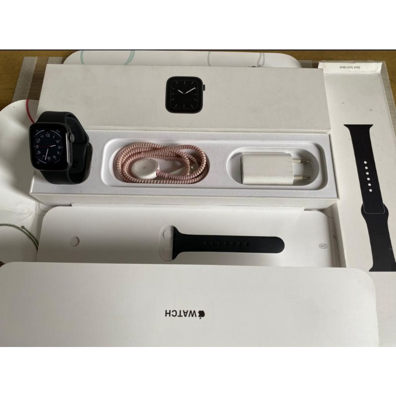 Apple Watch Series 5 40mm Space Grey iBox