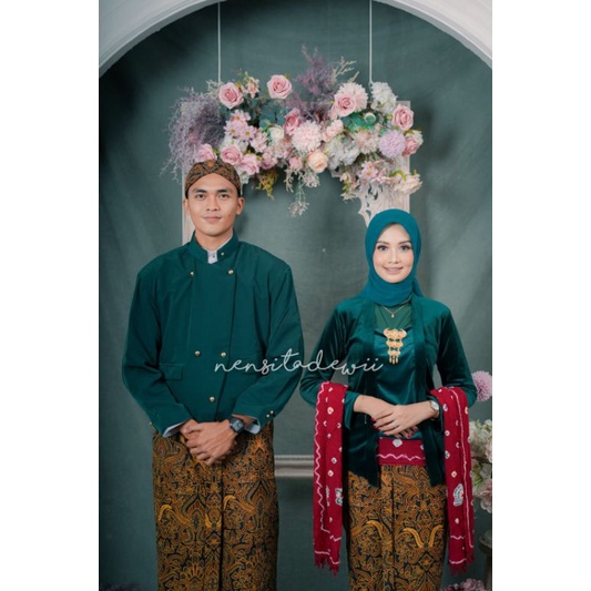 [1 Set, H/SPD01C] Baju Prewed Adat Jawa - Solo, Nuansa Hijau Botol / Include Selendang