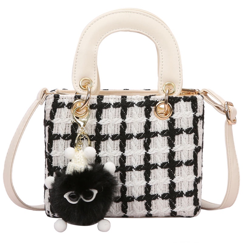 Red Niche design woolen bag 2022 new bag women s bag autumn net red hot style Messenger bag Portable Diana bag