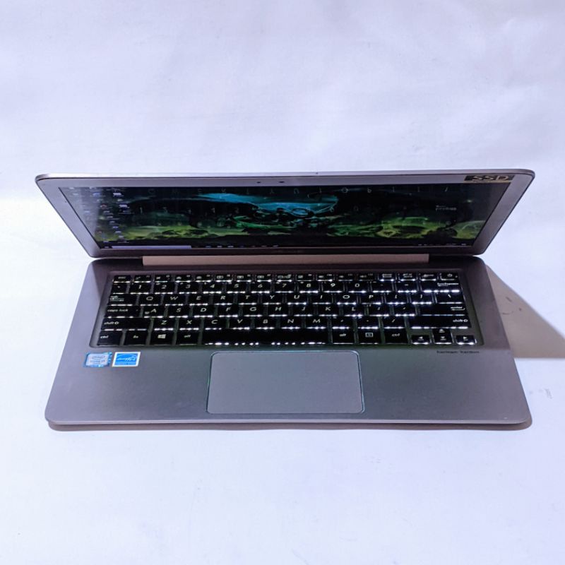 laptop Ultrabook super tipis asus ZenBook ux330ua - Core i7 Gen6 - ram 8gb - Ssd 512gb - Resolusi layar 3K