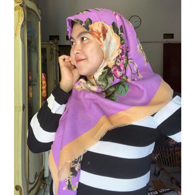 HIJAB SEGIEMPAT LAYNA BAHAN COTTON BANYAK MOTIF WARNA SERI 110 X110  ORIGINAL SUNNY tepi RAWIS HARGA GROSIR