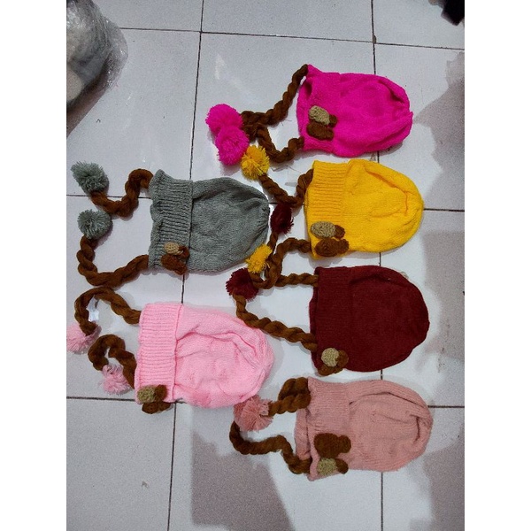 Kupluk kepang model nanas