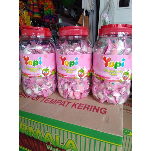 

yupi botol 1 liter M I N Y A K k i t a