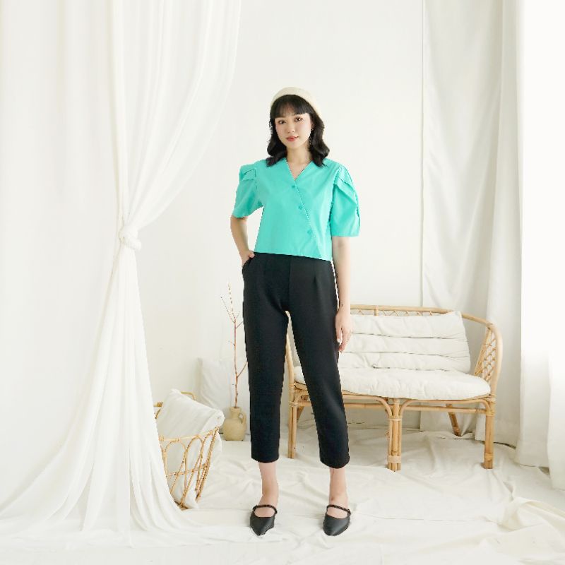 [NUBOUTIQUE] - COLLETE TOP - BLUS CROP KATUN KOREA STYLE