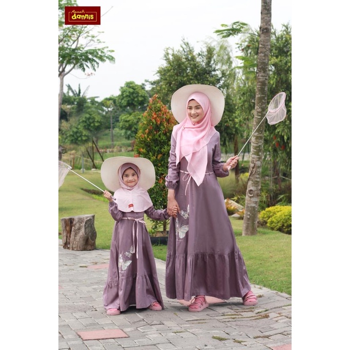 COUPLE MOM AND GIRL D'BUTTERFLY BY DANNIS