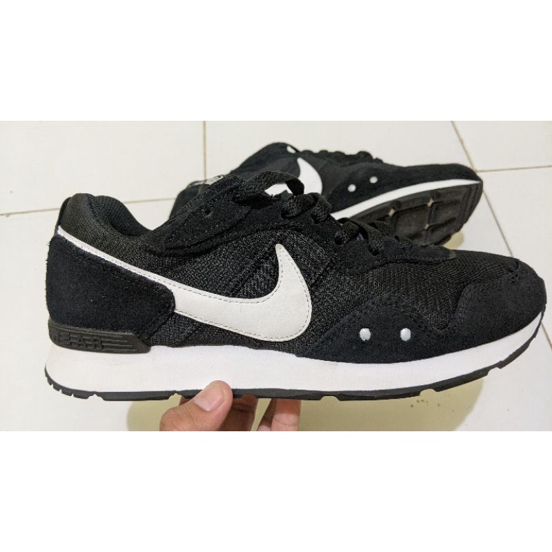 NIKE Venture Runner second