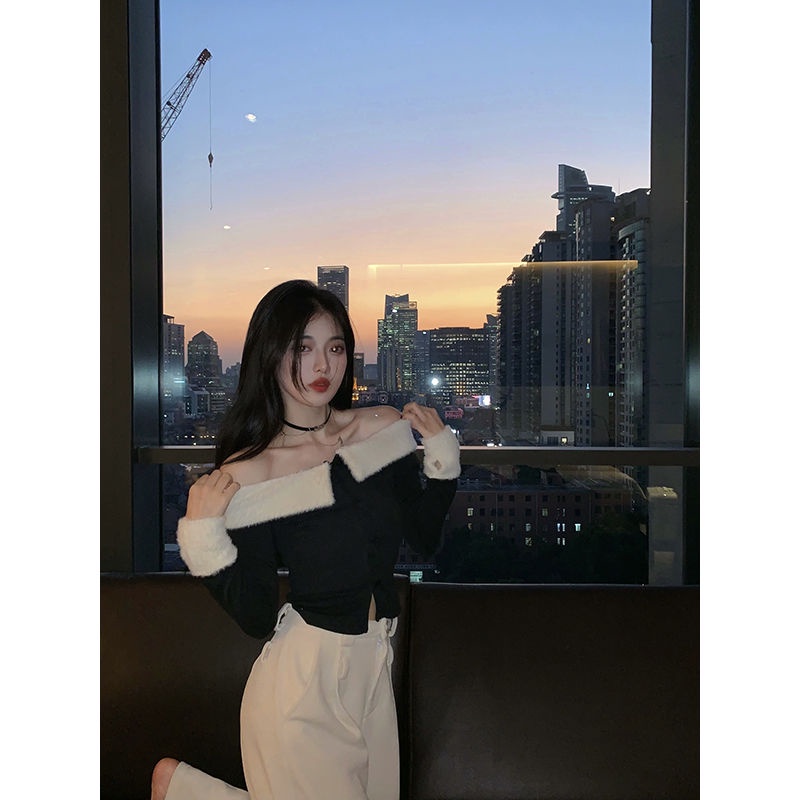 Red 2022 Baru Keinginan Murni Satu Kata Bahu Hit Warna Pendek Top Wanita Musim Gugur dan Musim Dingin Pelangsing Slim All-Match manis T-shirt Kemeja Dasar