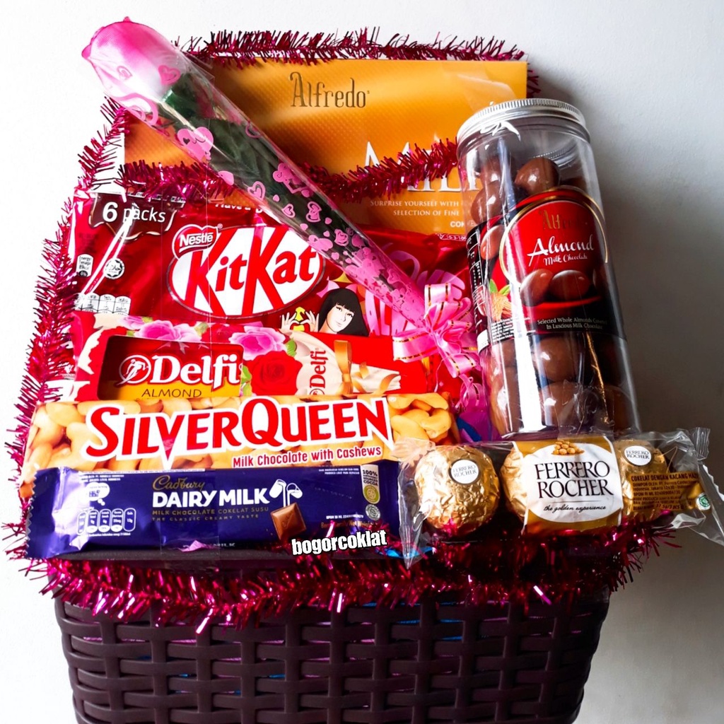 

Hampers Valentine Full Coklat + Bunga Mawar