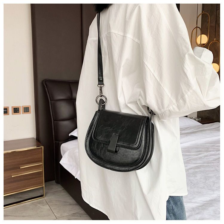 Tas High-End Wanita 2022 Baru Trendi Musim Panas All-Match Gaya Asing Net Red Niche Tas Sadel In Bahu Messenger tas