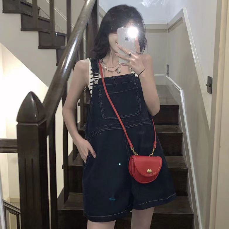 Red Musim Panas Pinggang Tinggi Retro Pria Kecil Pengurangan Usia Bib Celana Pendek Versi Korea Longgar dan Bagian Tipis Lebar kaki Suspender Jumpsuit