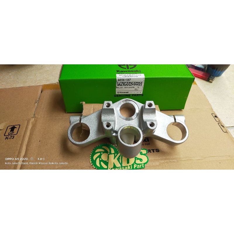 segi tiga atas motor Kawasaki NINJA R-44039-1267
