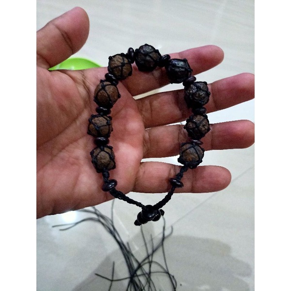 gelang munta besi