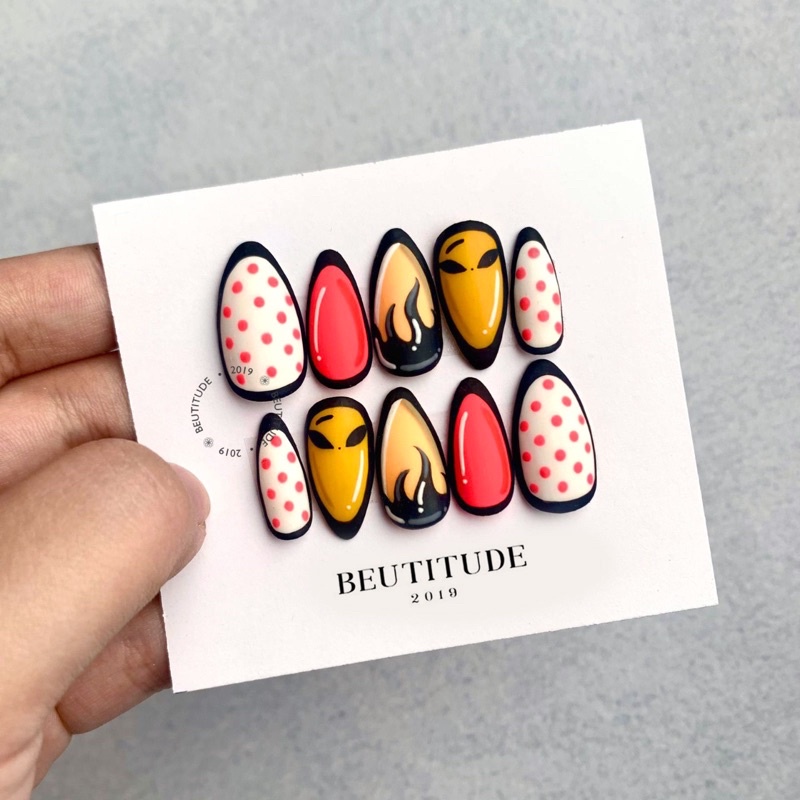 (READY) PREMIUM PRESS ON NAILS COMIC NAIL TRENDS POP ART CARTOON KUKU PALSU TRENDING SKETCH DOODLES 