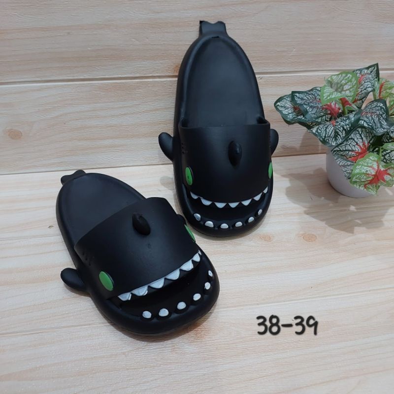 sandal baby shark dewasa