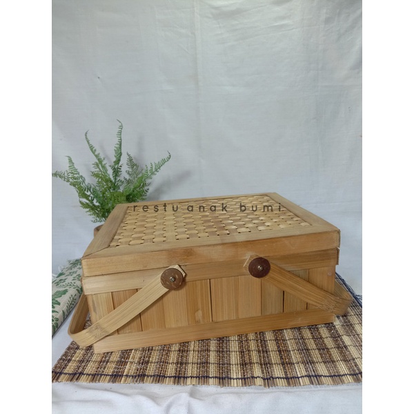 

( new product ) (B096) Keranjang Bambu 25 x 25 dengan tutup/Hadiah/Lamaran/Parcel Lebaran/Natal/Acara/Catering/Souvenir/Wadah Serbaguna/Basket/Craft/Fruit Box/Sembako/Teh/Gula/Beras/Telur/Seserahan/Kado/Gift/Hampers/Hantaran/Makanan/Minuman/Keranjang Buah
