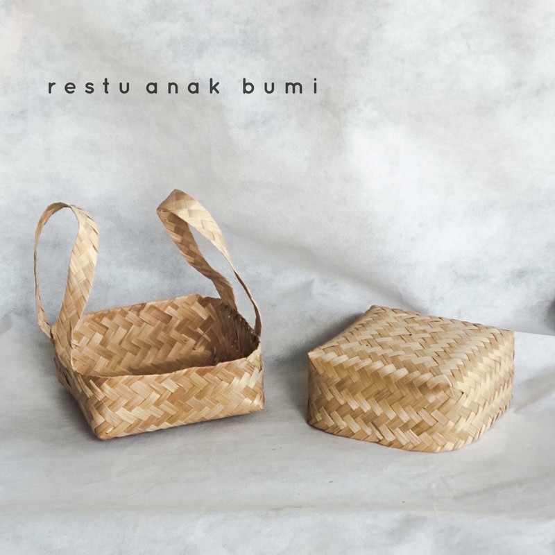 

(B213) Besek Bambu 15cm/Hadiah/Lamaran/Parcel Lebaran/Natal/Acara/Catering/Hampers/Hantaran/Makanan/Minuman/Keranjang Buah/Souvenir/Wadah Serbaguna/Basket/Craft/Fruit Box/Sembako/Teh/Gula/Beras/Telur/Seserahan/Kado/Gift