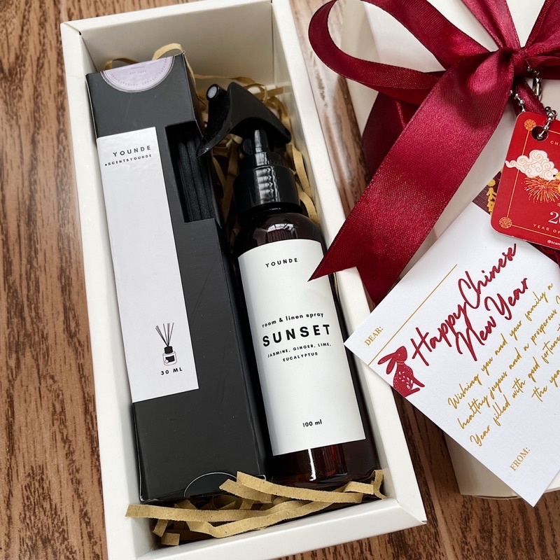 HAMPERS LEBARAN [BOX PUTIH LINEN SPRAY+DIFFUSER]