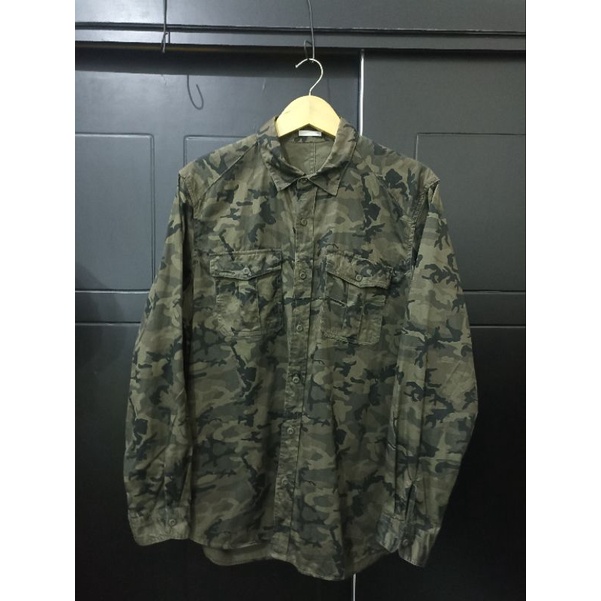 kemeja camo gu uniqlo XL