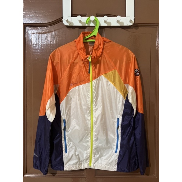 Jaket Outdoor The Red face