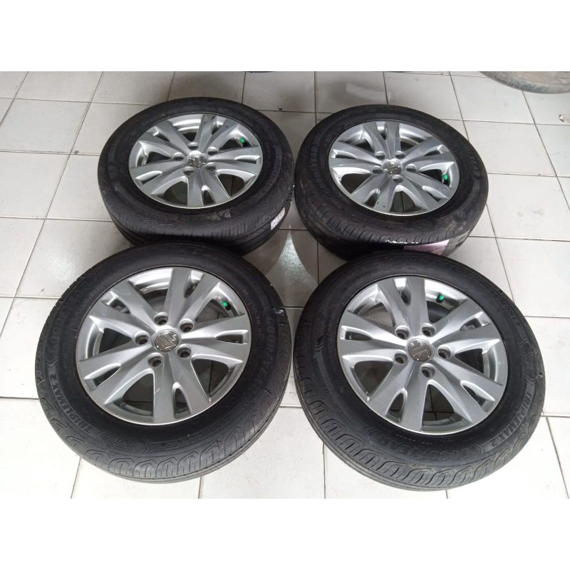 velg bekas Ertiga ring  15+ban 185 65 15 lebar 5,5 pcd 5x114