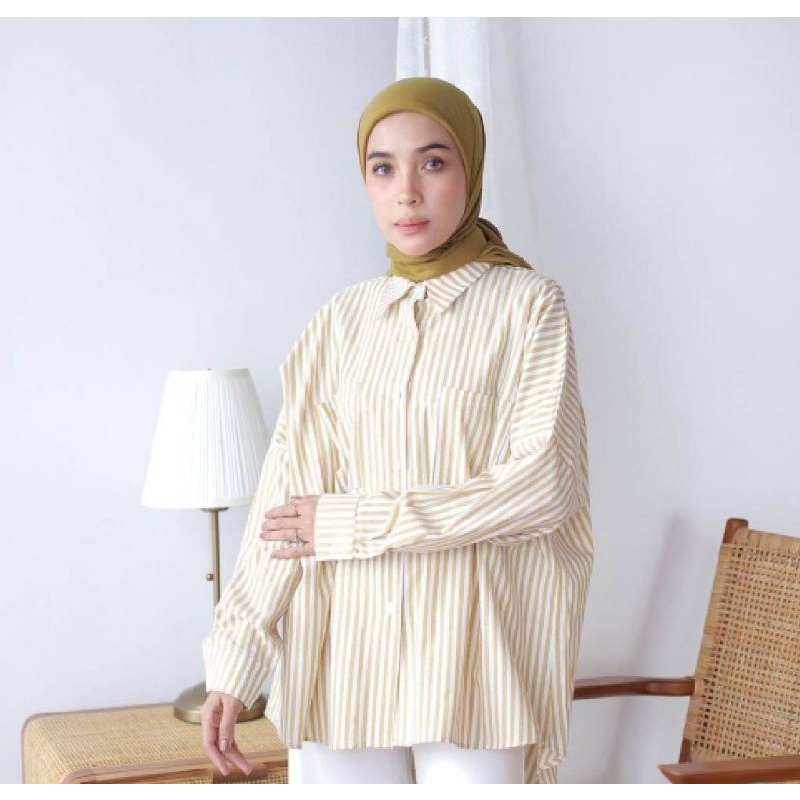 Kaila stripe by Lozy Hijab / Dara stripe shirt by Suqma / Blazer size S by Heaven Lights