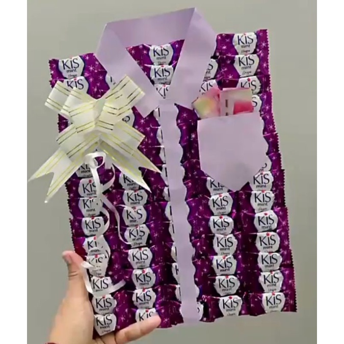 

Kado Uang Bentuk Baju Permen Free Kartu Ucapan