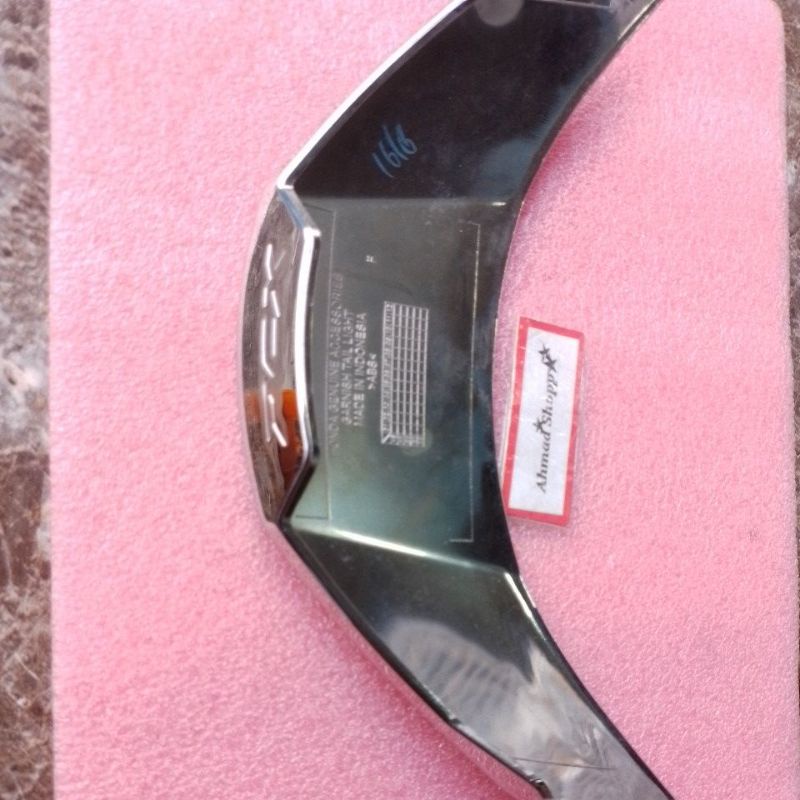 garnis lampu belakang tail light honda pcx 150 ori