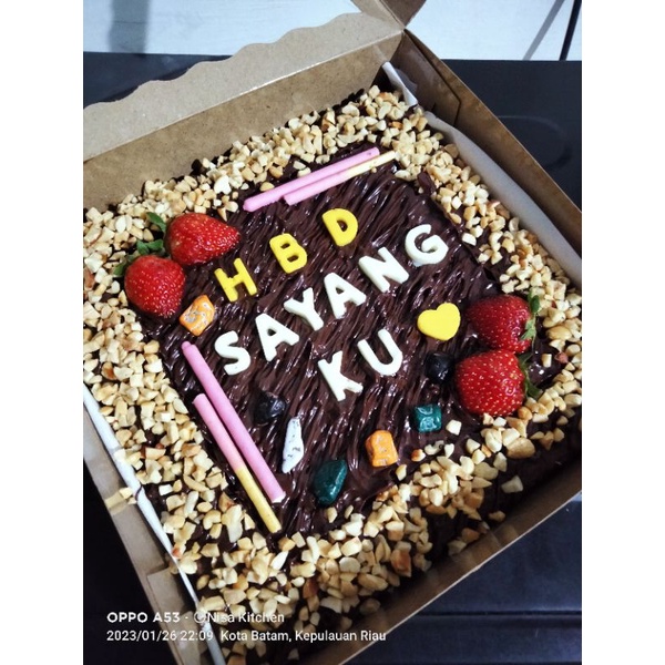 

brownies panggang edisi ultah ukuran 20x20cm